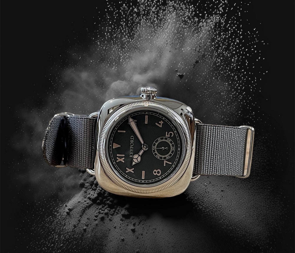 M.R.M.W. ｜Cushion watch カリフォルニアダイヤル  スモーキーブラック　グレー レザーベルト 画像4