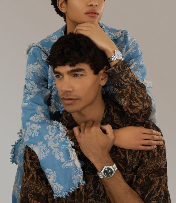 Vivienne Westwood｜Mother Orb マザーオーブ レディースクォーツウォッチ／ホワイトMOPダイヤル&シルバーステンレススチールブレスレット 画像2