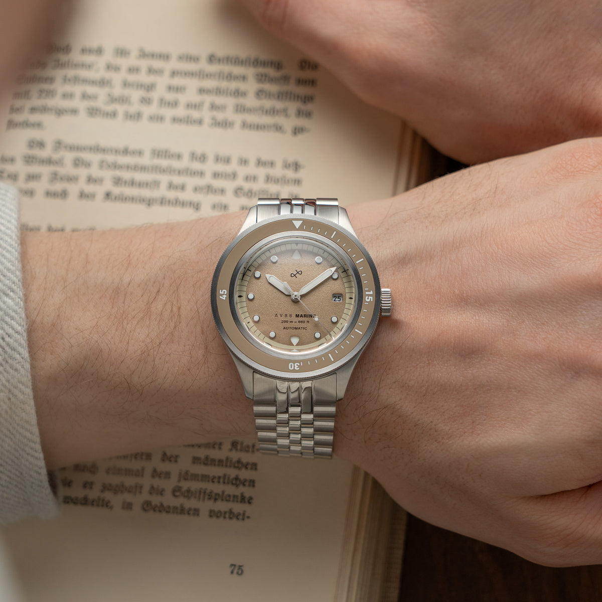 AV86(旧 ABOUT VINTAGE)|1956 Marine Automatic 41mm Steel/Sand(自動巻き) 画像3