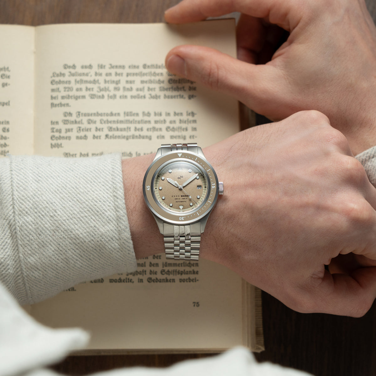 AV86(旧 ABOUT VINTAGE)|1956 Marine Automatic 41mm Steel/Sand(自動巻き) 画像5