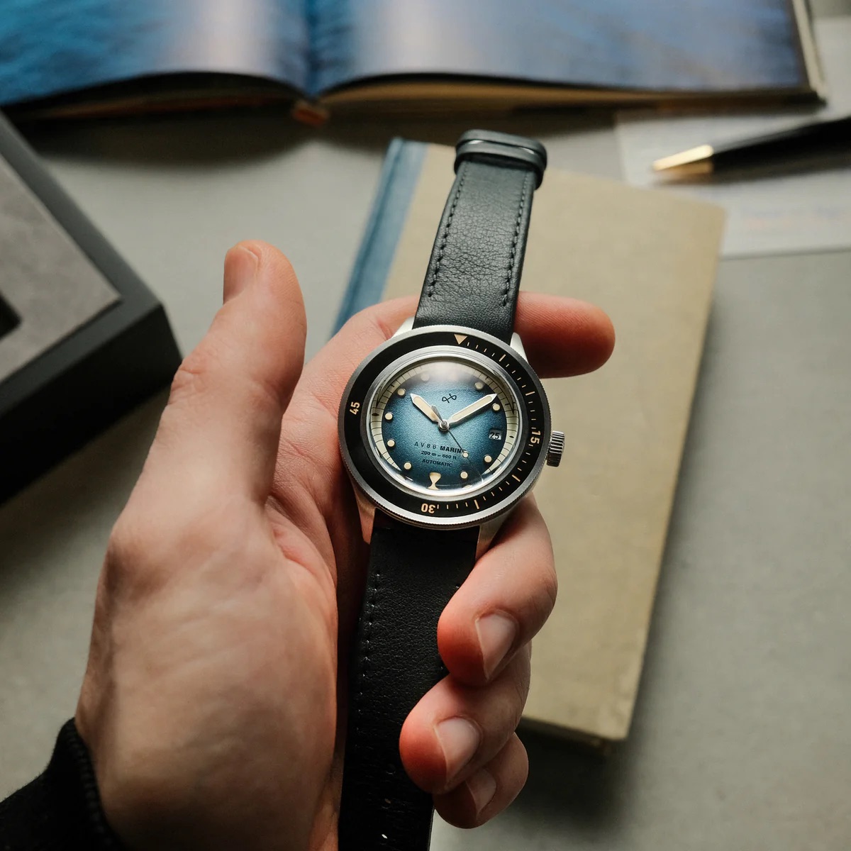 AV86(旧 ABOUT VINTAGE)|1956 Marine Automatic 41mm Steel/Blue Fade(自動巻き) 画像5