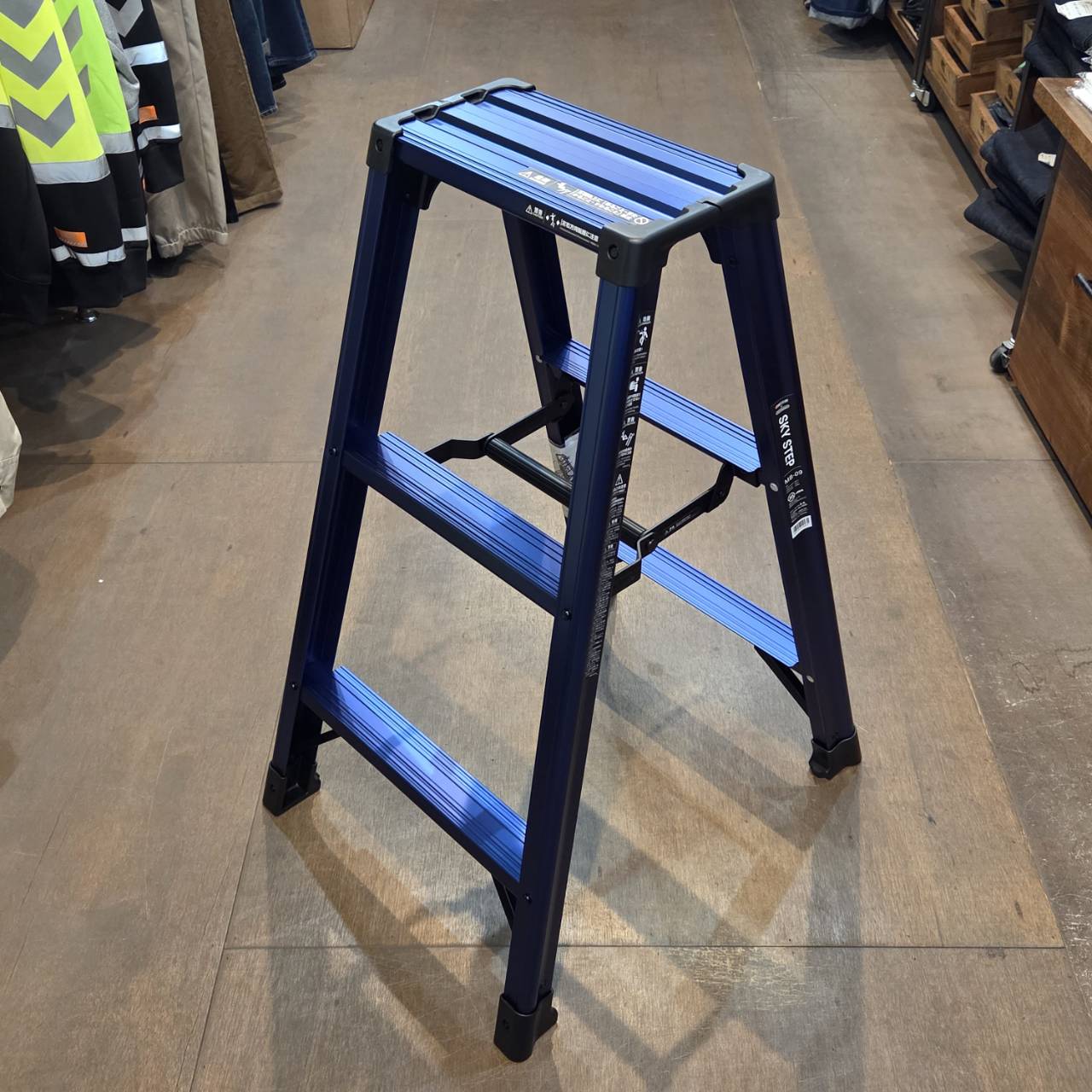 長谷川工業 脚軽脚立 SKY STEP MB-09 (高儀限定青) | メーカー一覧