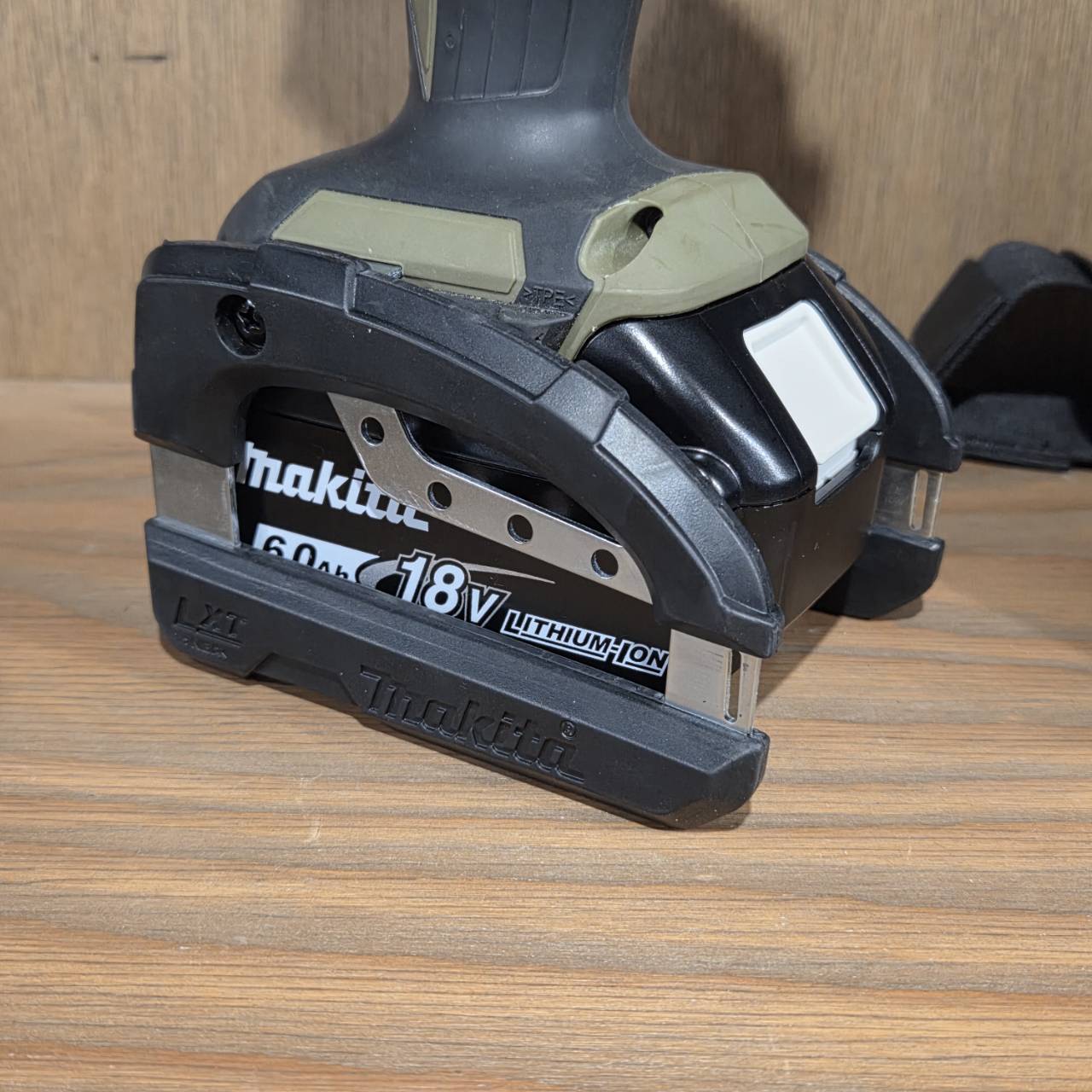 MAKITA(マキタ) バッテリーバンパープロテクタ 194649-7（並行輸入品