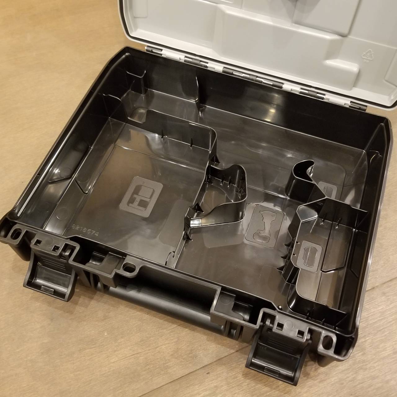 マキタダイヤモンド穿孔機の開きケースのみとなります。 マキタダイヤモンド穿孔機の開きケースのみとなります。 楽天