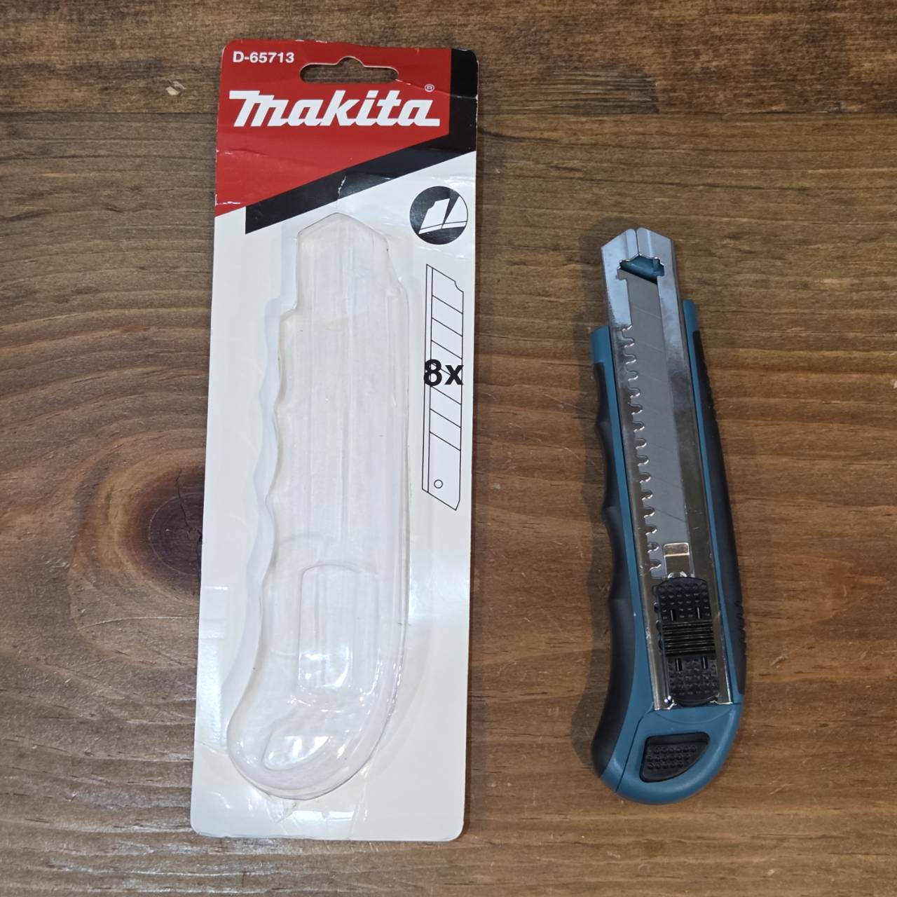 MAKITA(マキタ) 8連カッターナイフ D-65713（並行輸入品） | メーカー