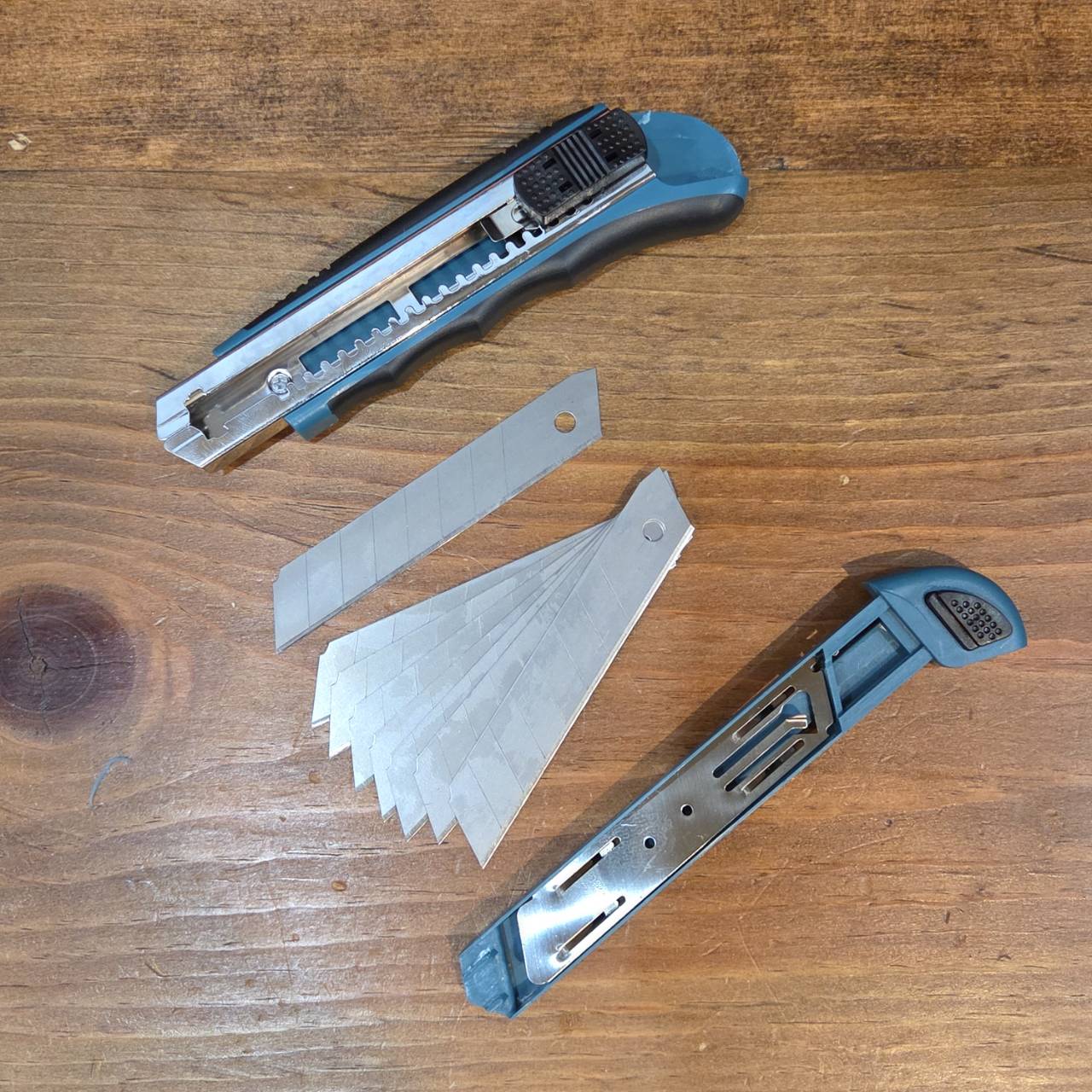MAKITA(マキタ) 8連カッターナイフ D-65713（並行輸入品） | メーカー