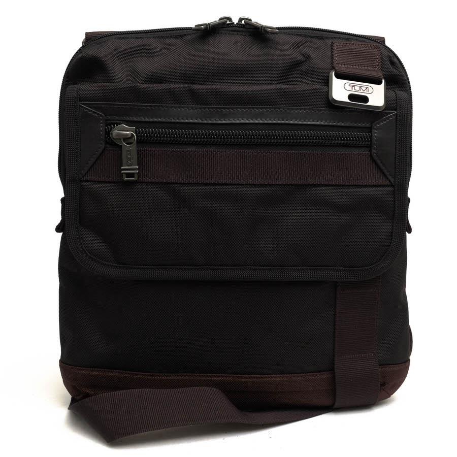 TUMI 69308HKO Eastern Zip Top Flap Crossbody / �ȥ��� �������ܥǥ��Хå� FXT�Хꥹ�ƥ��å��ʥ����� ��å��󥸥㡼�Хå� �֥�å� �� ���������Хå� ���