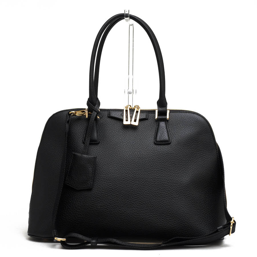 ブラックレザーショルダーバッグ ゴールドディテール COCOCELUX GOLD