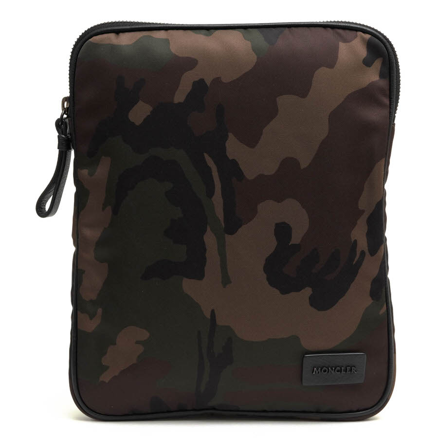 MONCLER A500160057959-828 PORTA TABLET / モンクレール iPadタブレットケース 迷彩・カモフラージュ柄 オリーブ・カーキ セカンドバッグ/クラッチバッグ メン