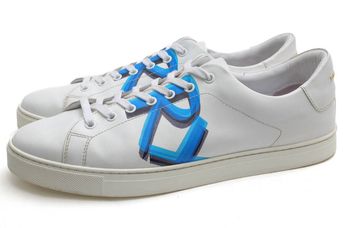 BURBERRY ITLE0SH074CAS Graffiti Print Leather Sneakers In Bright Sky Blue / �С��Х꡼ ����ե��ƥ����� ���� ������ �ۥ磻�� �� �������åȥ��ˡ����� ���