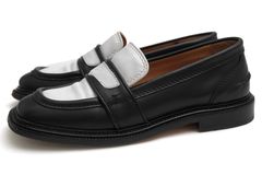 MAISON KITSUNE BICOLOR LEATHER LOAFERS / �᥾�󥭥ĥ� �ե��������ե��� ���� ������ �쥶�������� �Х����顼 �ۥ磻�� �� ����������ե��� ��ǥ�����