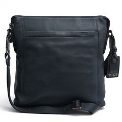 TUMI 68602NVY CENTRO VENEZIA CROSSBODY �٥ͥĥ��� �������ܥǥ� / �ȥ��� �������ܥǥ��Хå� ���� �����ϥ��� ��å��󥸥㡼�Хå� ���ܳ� �����󥯥쥶�� �ͥ��ӡ� �� ���������Хå� ���