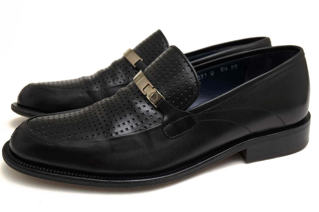 Salvatore Ferragamo UG15837 / フェラガモ パンチングレザー 牛革