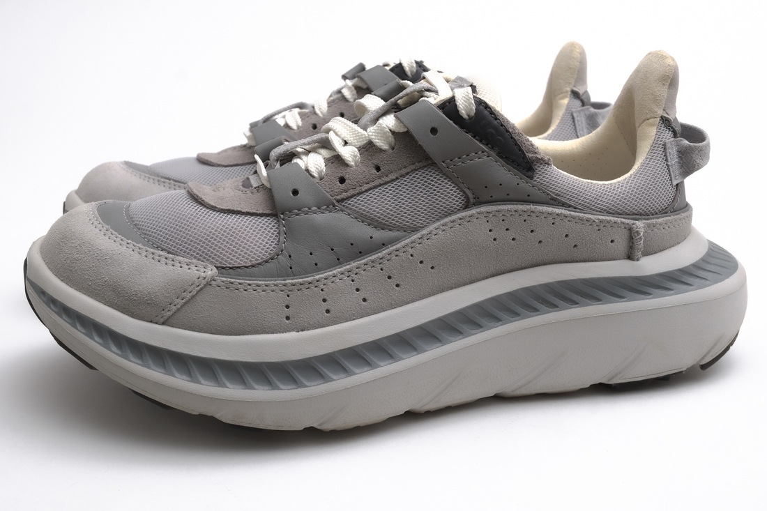 UGG CA805 V2 / アグ ダッドスニーカー グレー 灰色 ローカット
