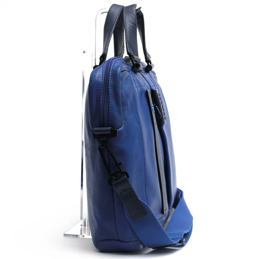 PIQUADRO P15 collection / �ԡ������ɥ� �ʥѥ쥶�� ���� �Ρ���PC��Ǽ�� 2WAY ���������Хå� �֥롼 �� �ӥ��ͥ��Хå� ���