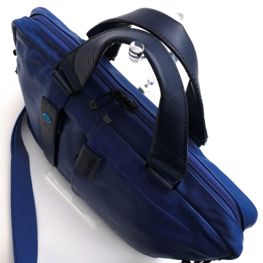 PIQUADRO P15 collection / �ԡ������ɥ� �ʥѥ쥶�� ���� �Ρ���PC��Ǽ�� 2WAY ���������Хå� �֥롼 �� �ӥ��ͥ��Хå� ���