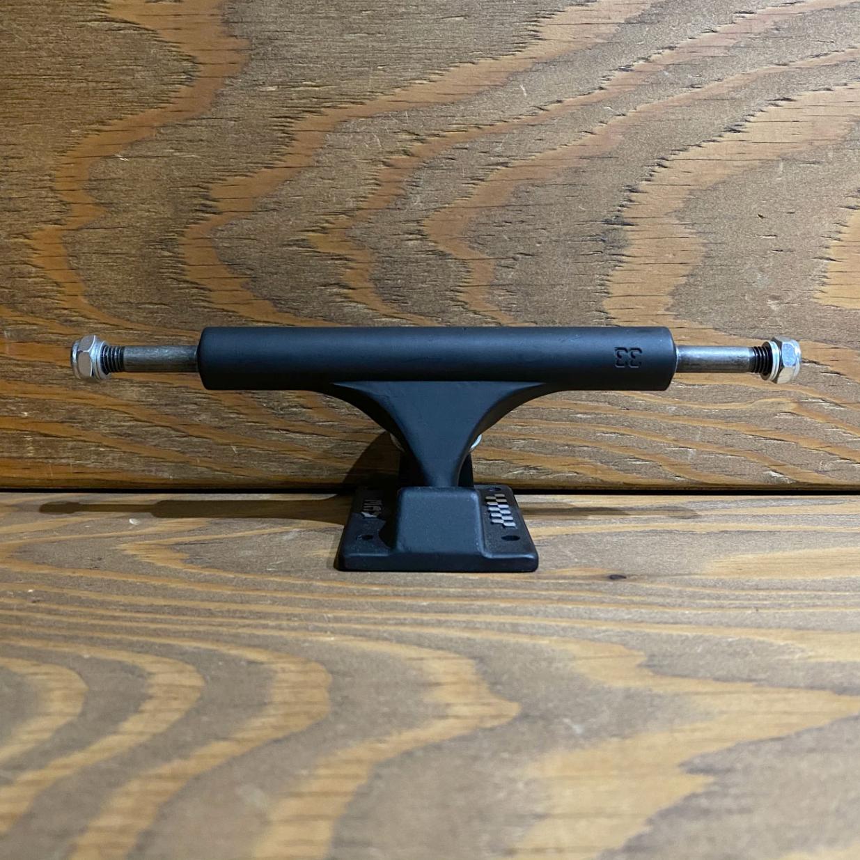 ACE TRUCKS CLASSIC MATTE BLACK 33-44