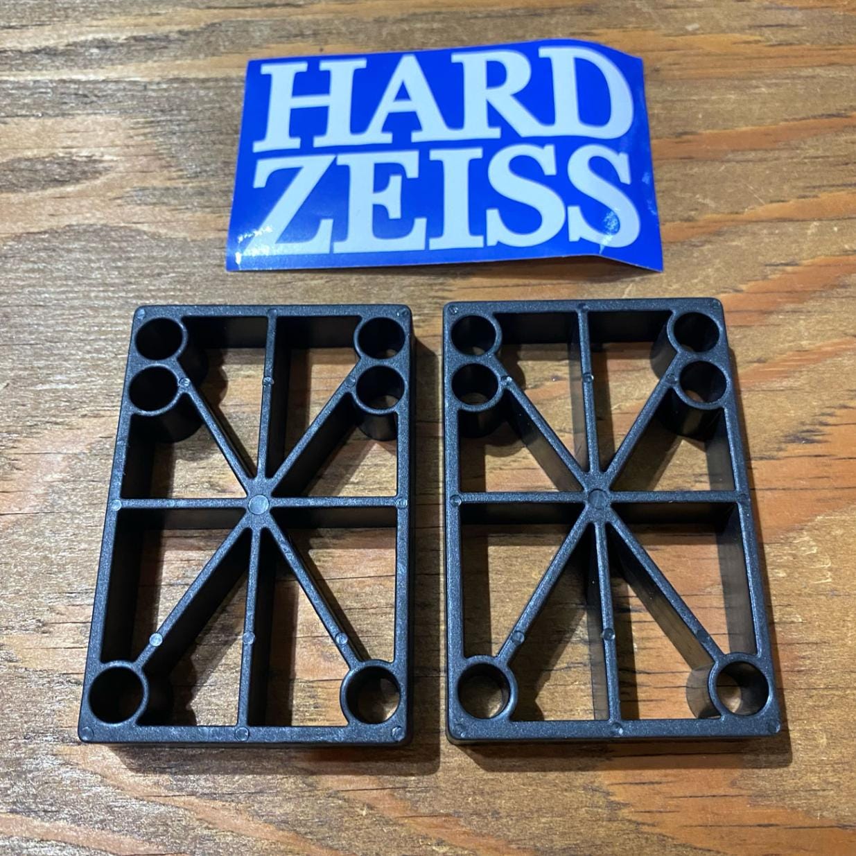 ジャイアント　高レート　デッキパーツ HARD ZEISS RISER PAD 1/2inch｜PARTS｜スケートボード通販 HIGHSOX