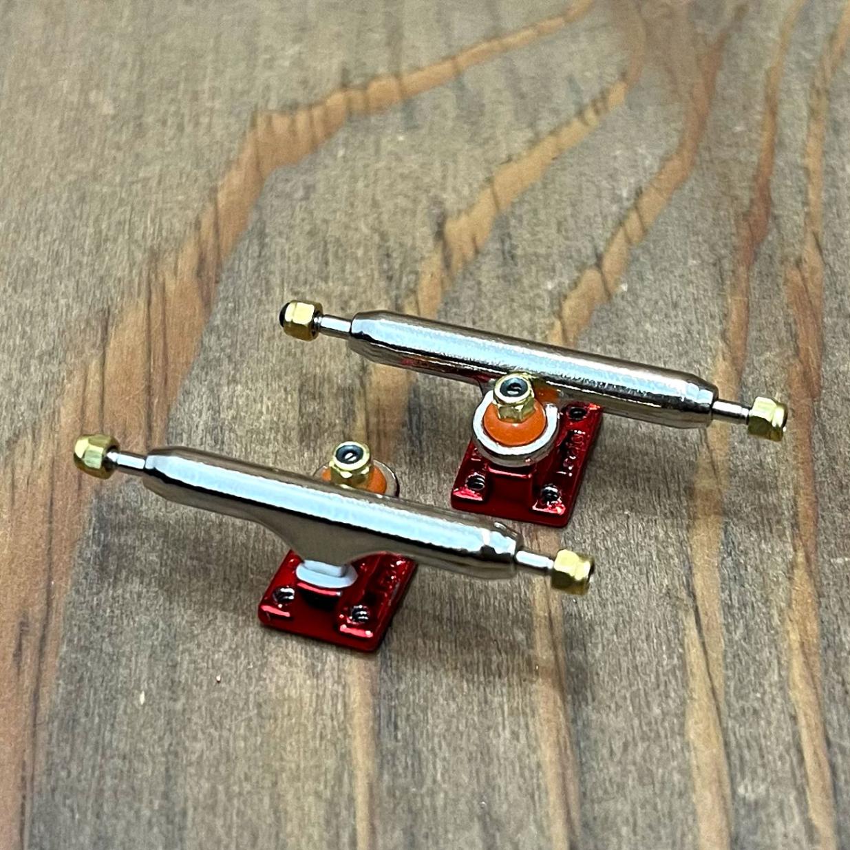【34mm】UAG F.B PRO TRUCKS TYPE 3 NORMAL KINGPIN SILVER x RED
