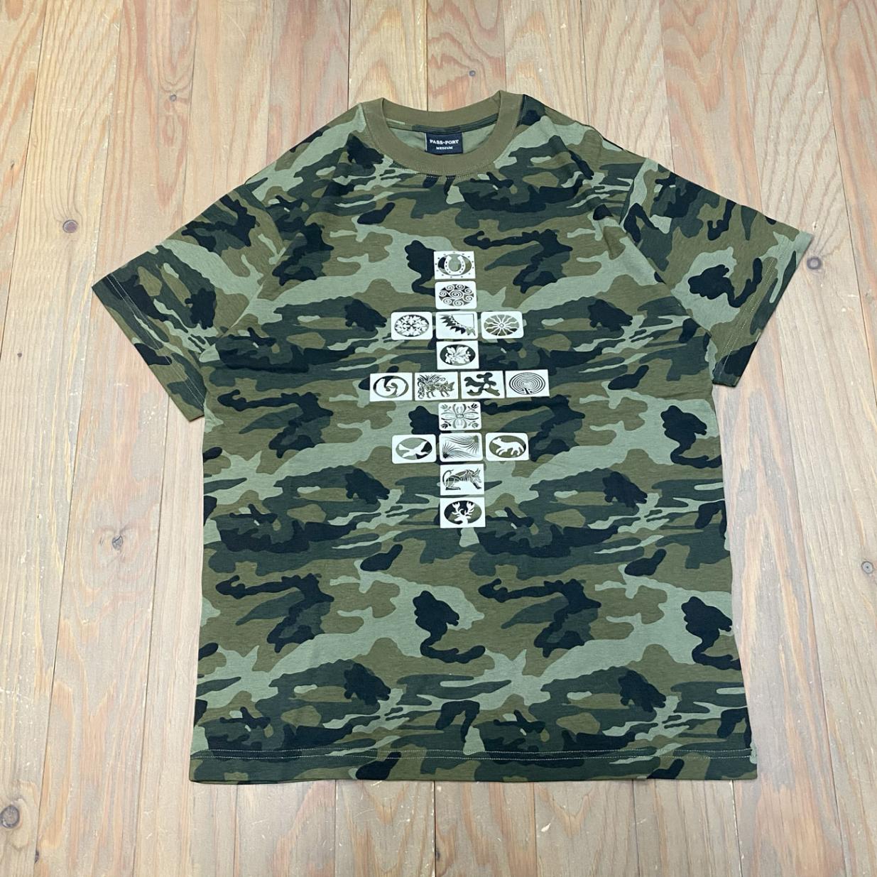 PASS~PORT KOLLAASI TEE