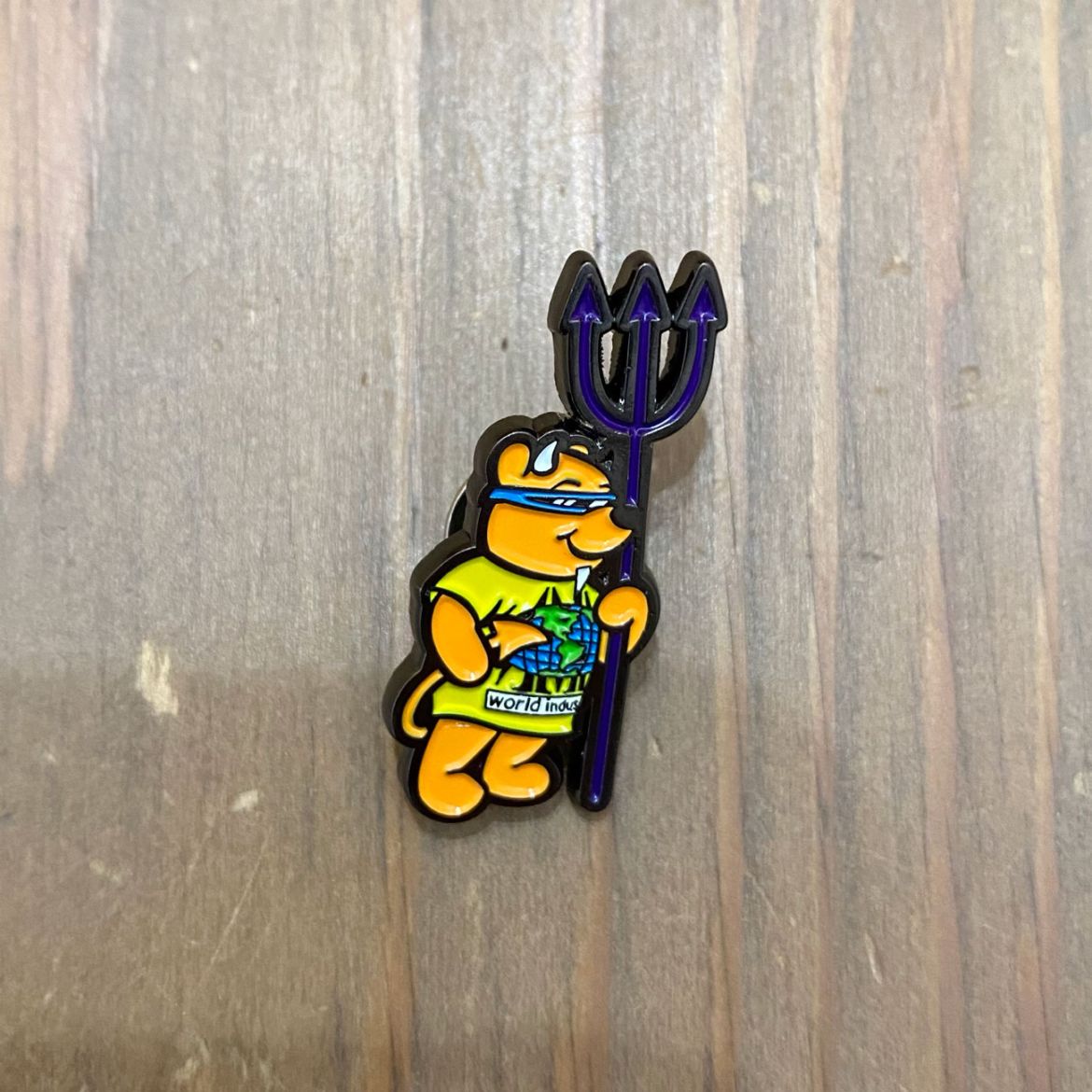WORLD INDUSTRIES PINS