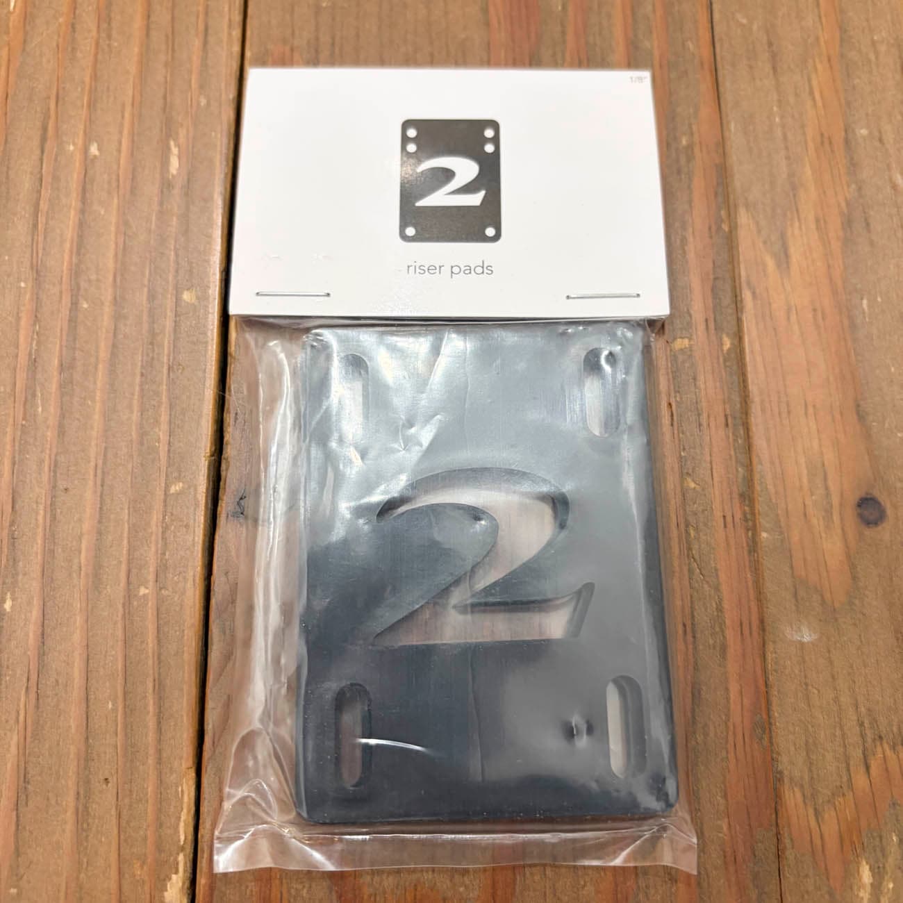 2 RISER PADS 1/8 BLACK