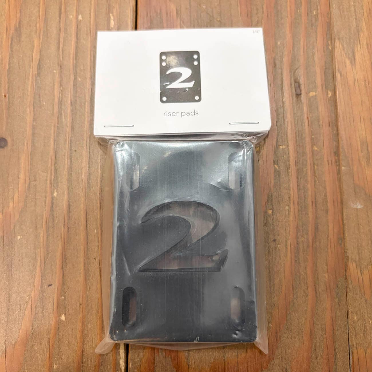 2 RISER PADS 1/4 BLACK