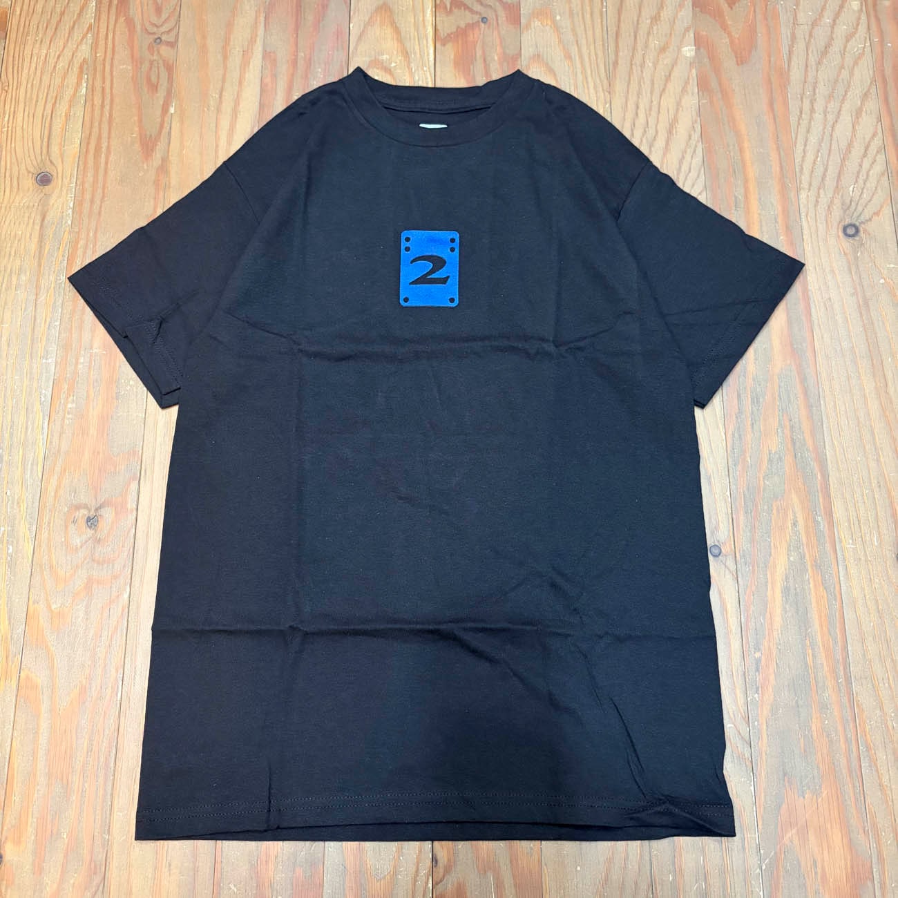 2 RISER PADS LOGO TEE