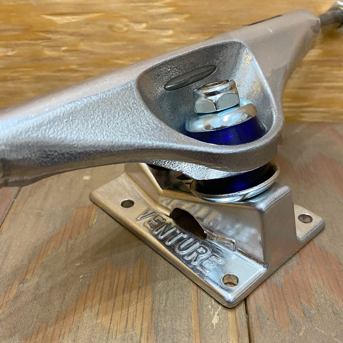 VENTURE TRUCKS V-HOLLOW KAI 5.6HI｜VENTURE｜スケートボード通販