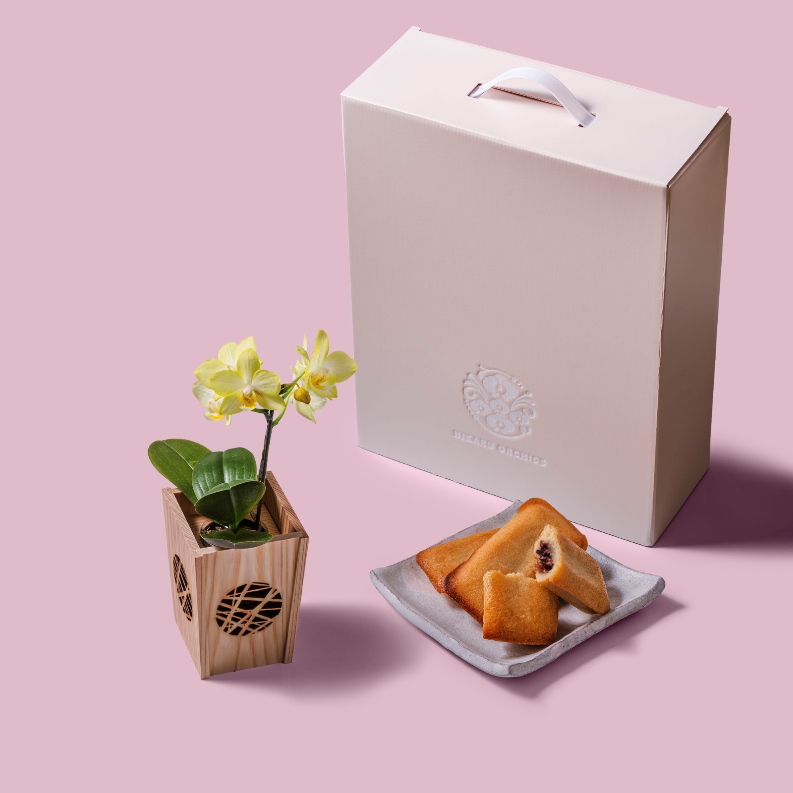 黄 小輪 胡蝶蘭 / マル西製菓ぺんぎん一番堂 焼き菓子セット / NENE 組子細工風 氷裂（ひょうれつ）[002752]