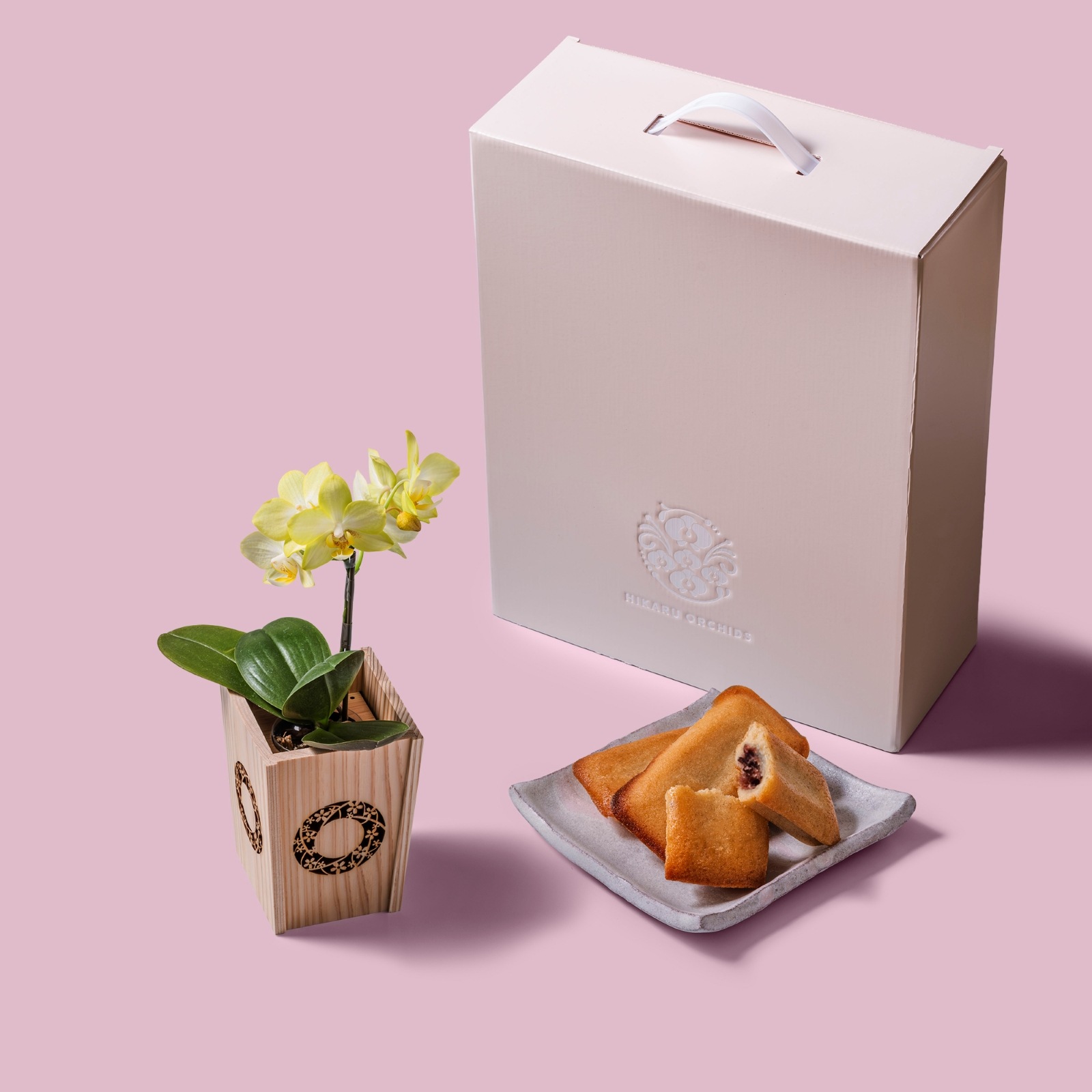 黄 小輪 胡蝶蘭 / マル西製菓ぺんぎん一番堂 焼き菓子セット / NENE 組子細工風 桜輪（さくらわ）[002782]