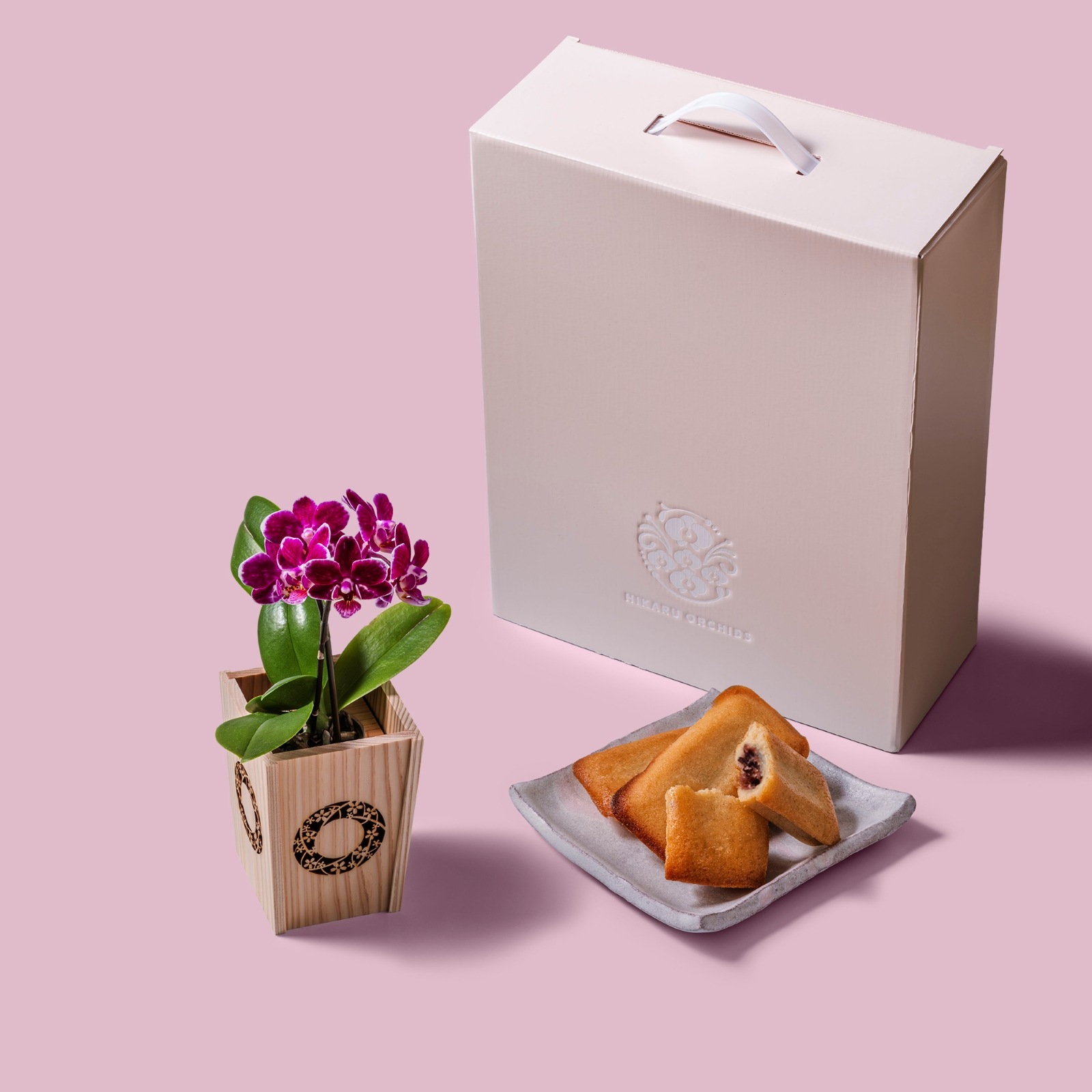 紫 小輪 胡蝶蘭 / マル西製菓ぺんぎん一番堂 焼き菓子セット / NENE 組子細工風 桜輪（さくらわ）[002785]