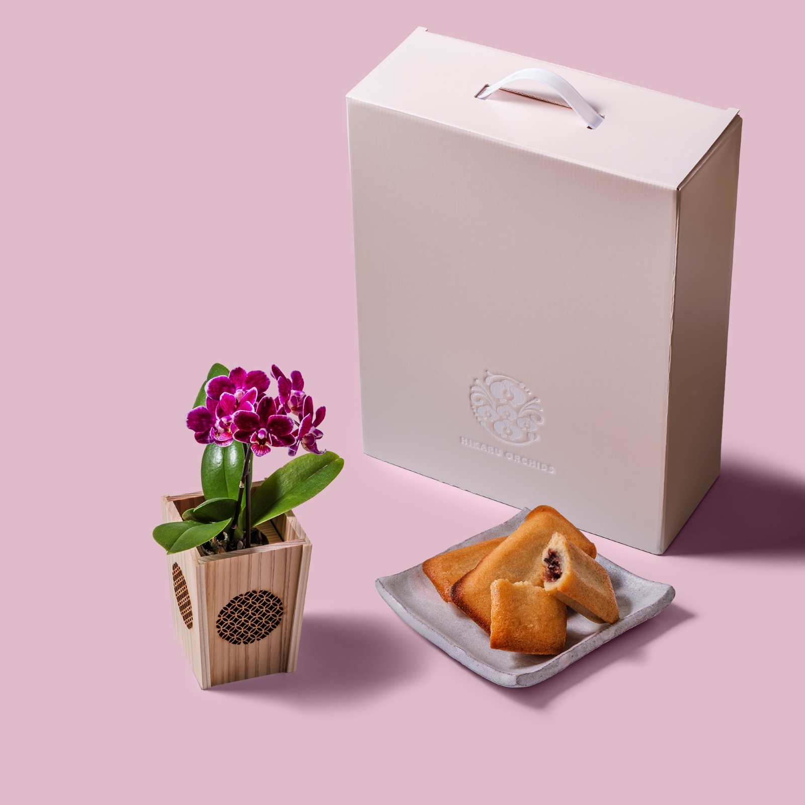 紫 小輪 胡蝶蘭 / マル西製菓ぺんぎん一番堂 焼き菓子セット / NENE 組子細工風 七宝（しっぽう）[002735]