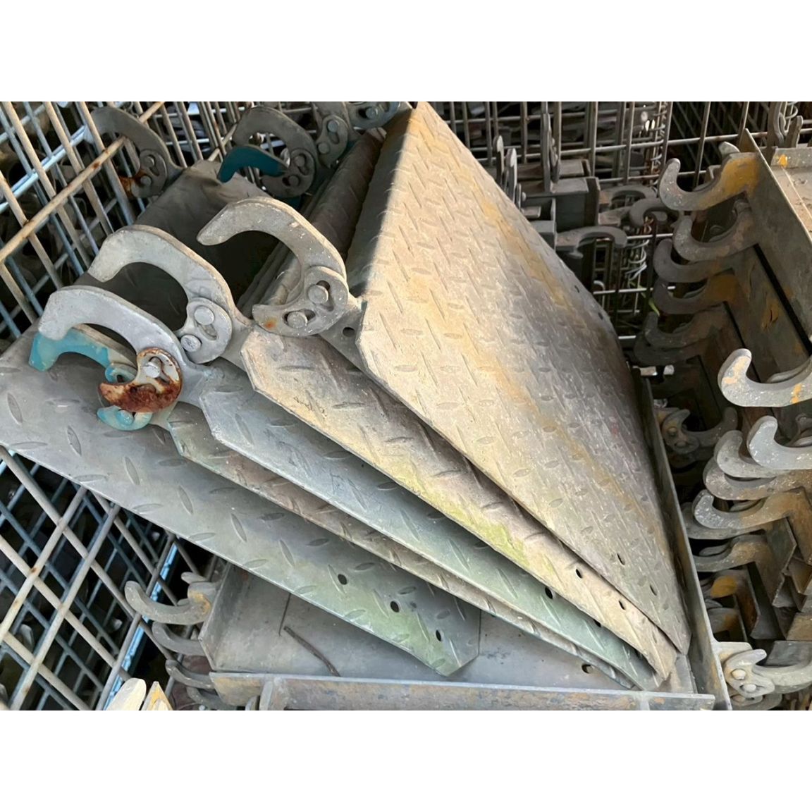 【中古品】スキマステップ　400幅　内爪