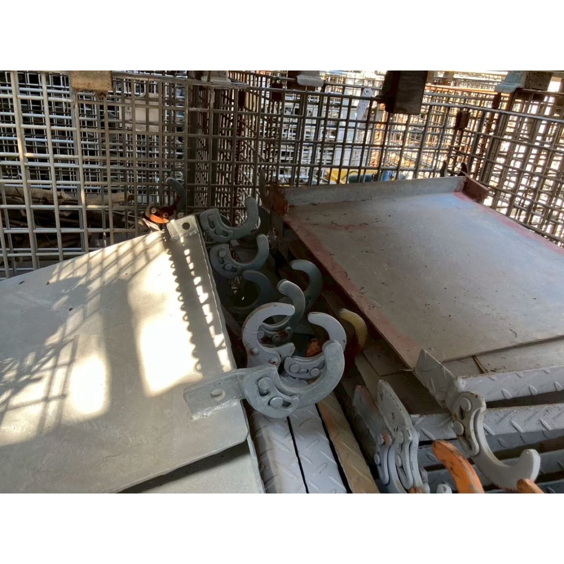 【中古品】スキマステップ　450幅　内爪