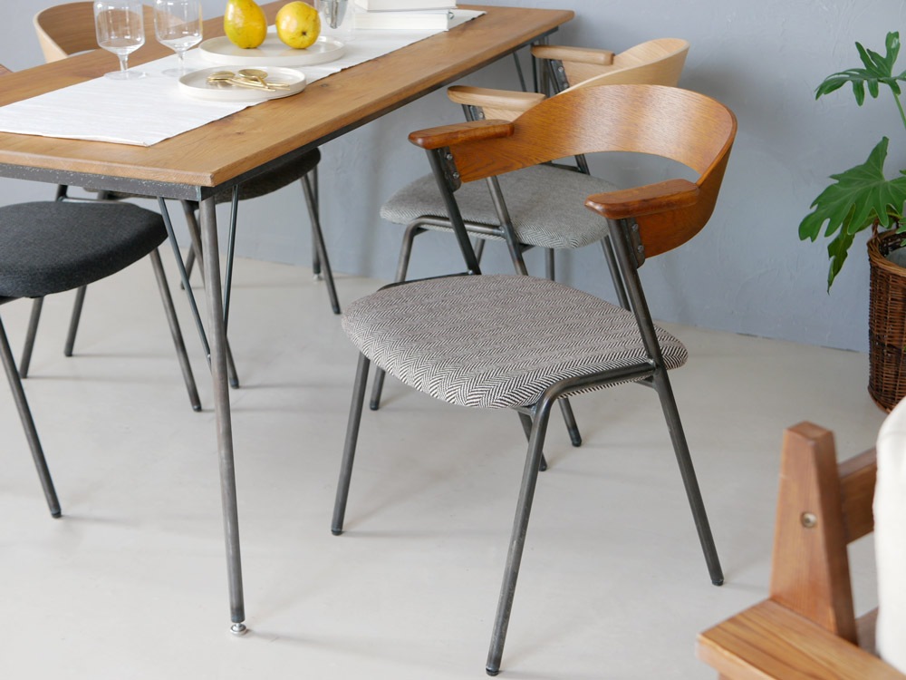 【adepeche/アデペシュ】ダニス ショートアームチェア ファブリック ブラウン×ヘリンボーンチャコールブラウン 