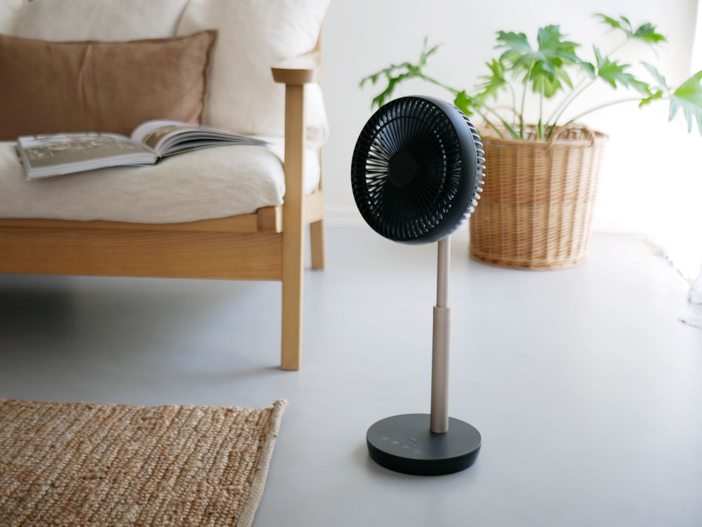 【THREEUP/スリーアップ】充電式 スマートデザインファン ブラック|ITEM - LIVING|全ての商品