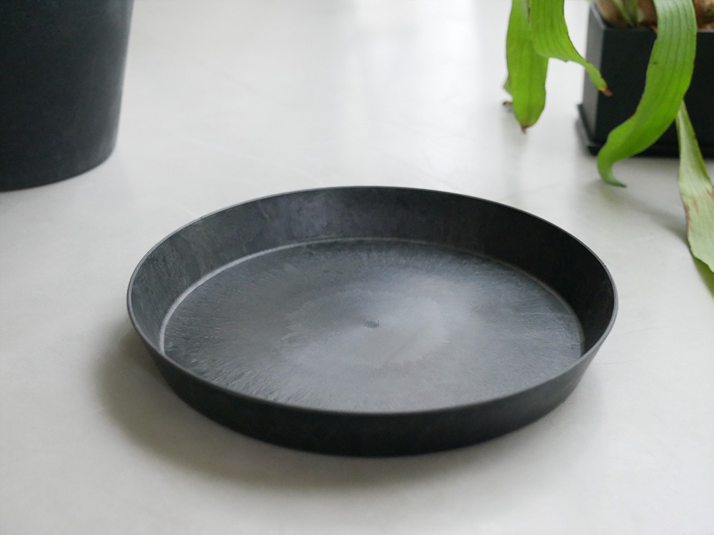 【amabro/アマブロ】水やりをコントロールできる ソーサー Lサイズ / ブラック|ITEM - ALL