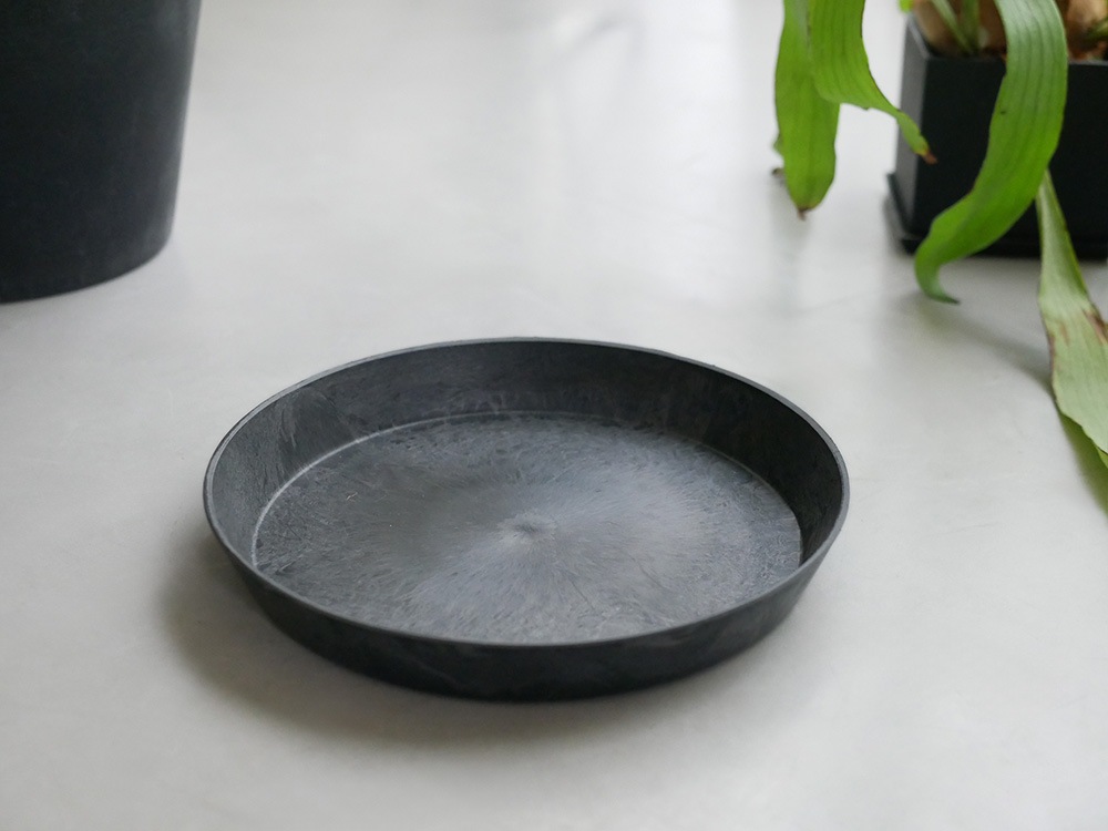 【amabro/アマブロ】水やりをコントロールできる ソーサー Mサイズ / ブラック|ITEM - ALL
