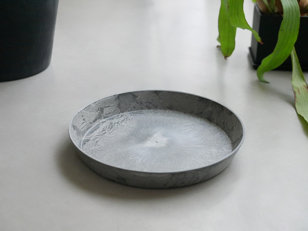 【amabro/アマブロ】水やりをコントロールできる ソーサー Mサイズ / グレー|ITEM - ALL