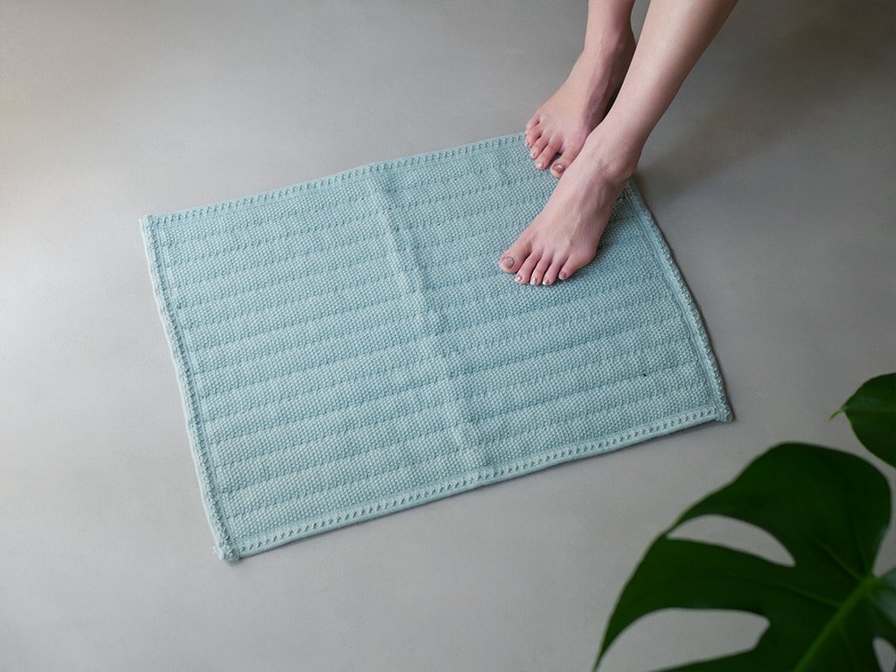 【OKATO】ゆったりサイズの足裏さらさらバスマット 60×45 ペールブルー|全ての商品