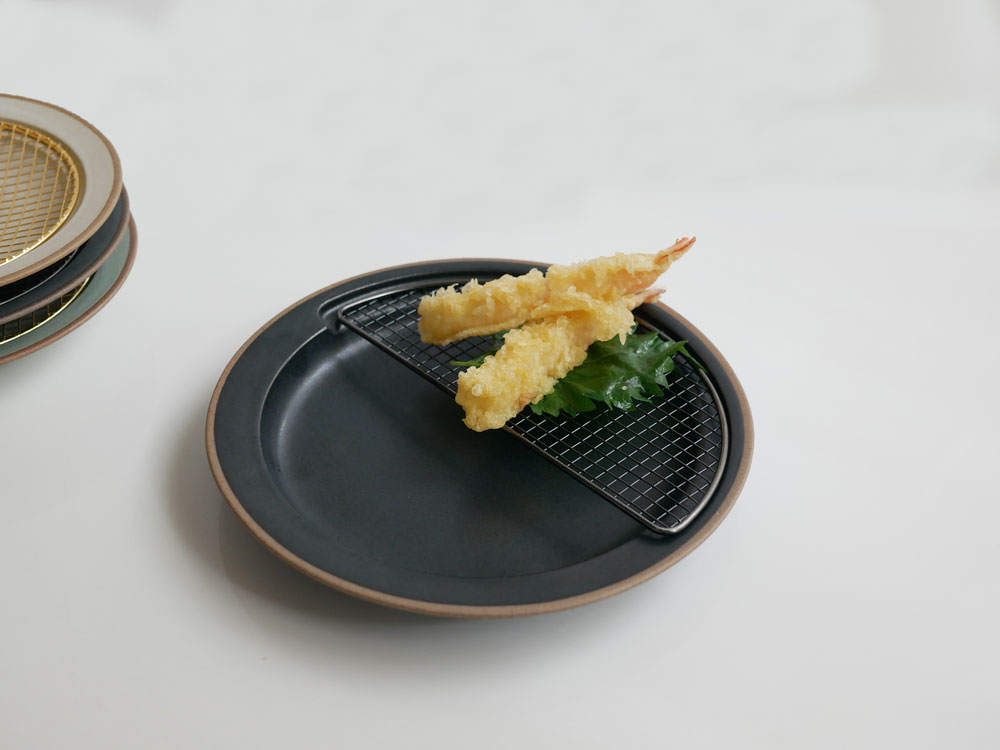 【KIKIME/キキメ】揚げたてをキープする網付きプレート amime 半月 ブラック×黒酸化網|全ての商品
