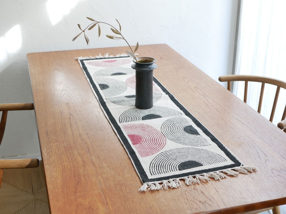 adepeche/アデペシュ】アクセントになる テーブルランナー 120cm