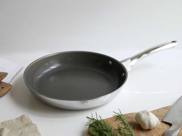 【CORELLE/コレール】こびりつきにくい次世代フライパン Frying pan / 30cm
