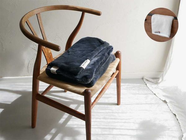 【LALACA/ララカ】洗えるなめらか素材のヒーターブランケット lounge（110cm×70cm） / charcoal《LALACA face towel ecru付 - HinataLife特