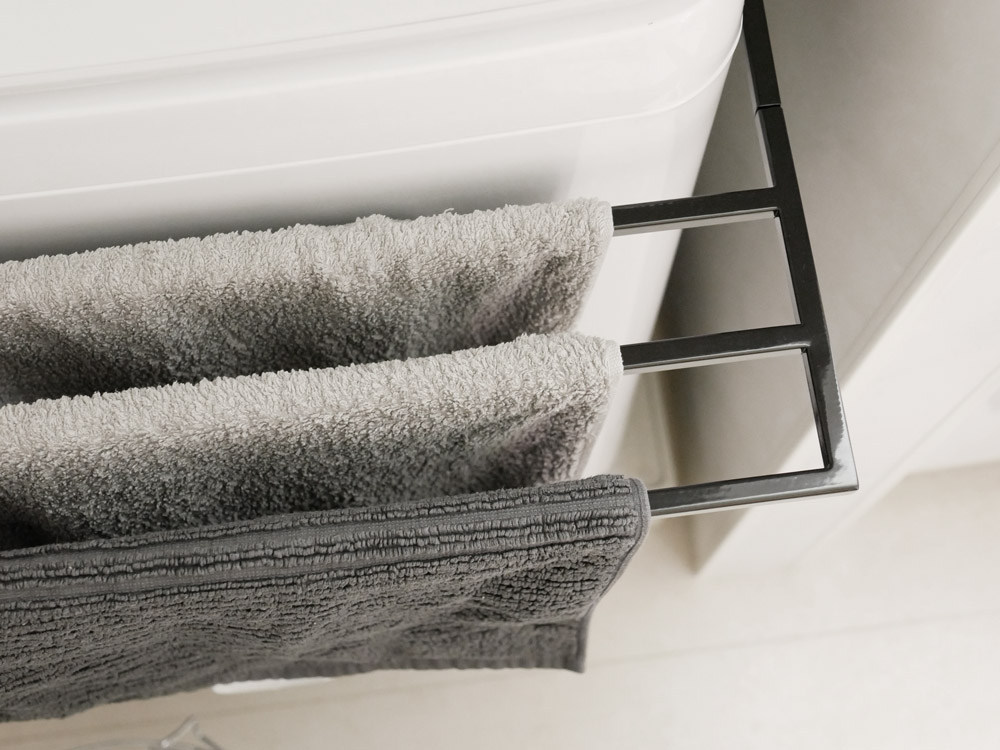 Tower マグネット伸縮洗濯機バスタオルハンガー ブラック 公式 インテリア雑貨の総合通販 ひなたライフ アプリnew Openキャンペーン実施中