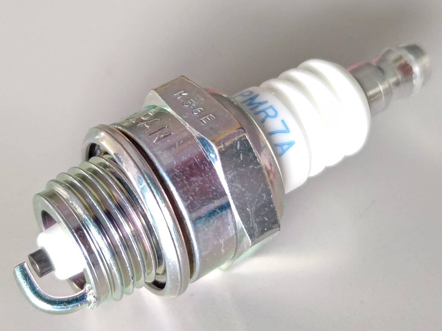 ヒロボー HIROBO パーツ 【0404-768】 プラグ(ガソリンエンジン)【販売終了】