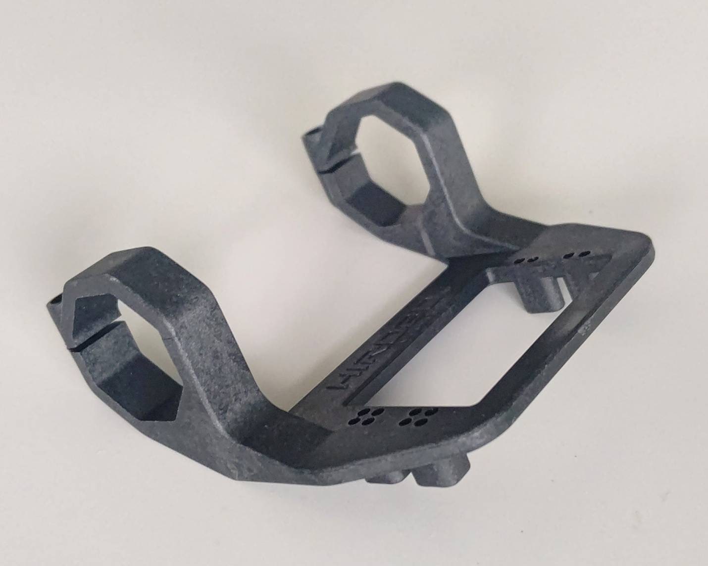 ヒロボー HIROBO パーツ 【0414-135】 ラダーサーボマウント・別売部品あり （残り部材わずか）