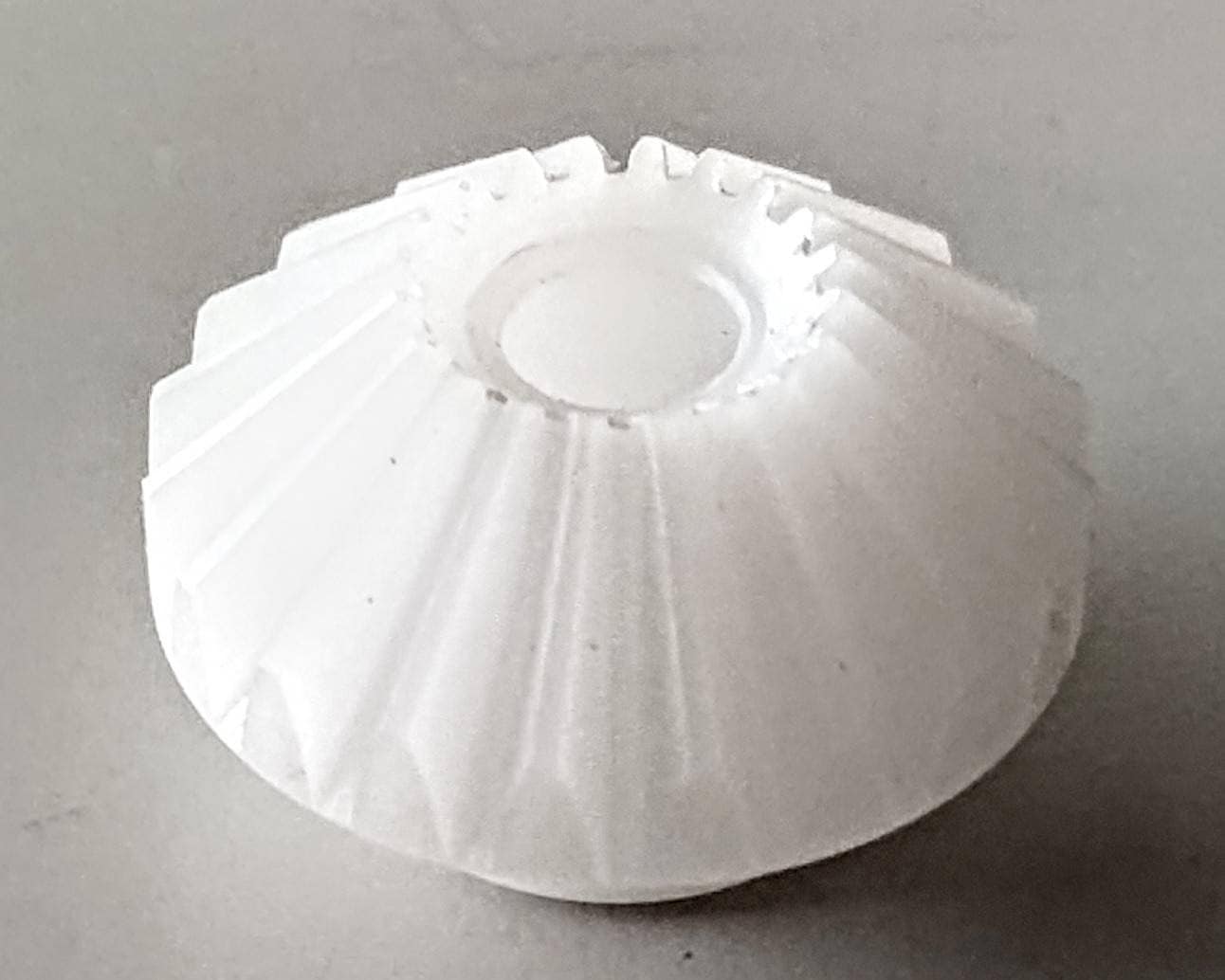 ヒロボー HIROBO パーツ 【0414-180】 ベベルギヤ 20Ｔ（ロールピン別売） .