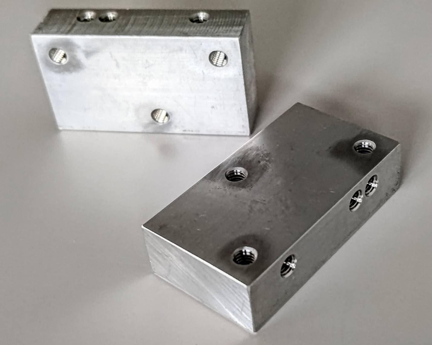 ヒロボー HIROBO パーツ 【0414-287】 エンジンブロック (R/L) （残り部材わずか）